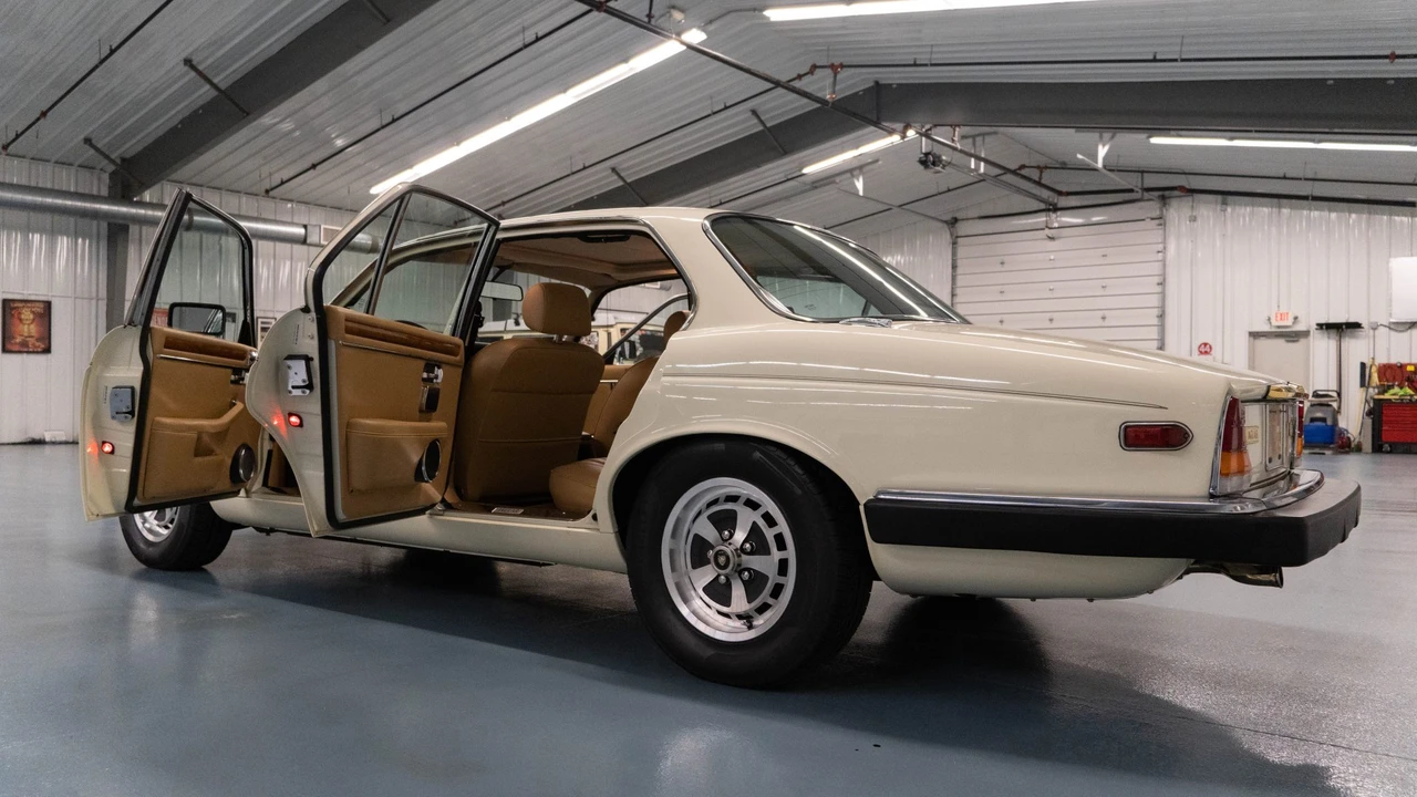 1987 Jaguar XJ Series 3 - Image 24 of 31