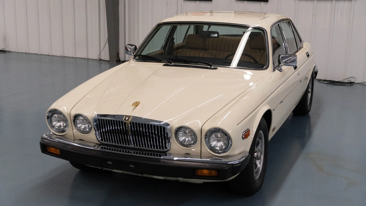 1987 Jaguar XJ Series 3 - Image 2 of 31