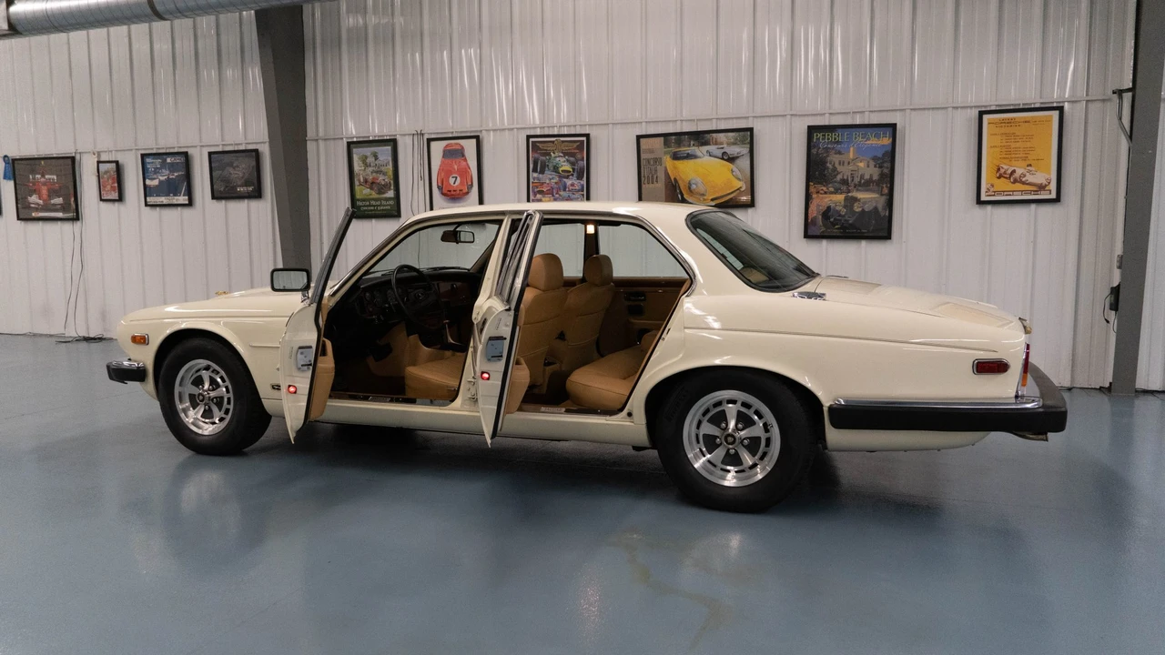 1987 Jaguar XJ Series 3 - Image 22 of 31