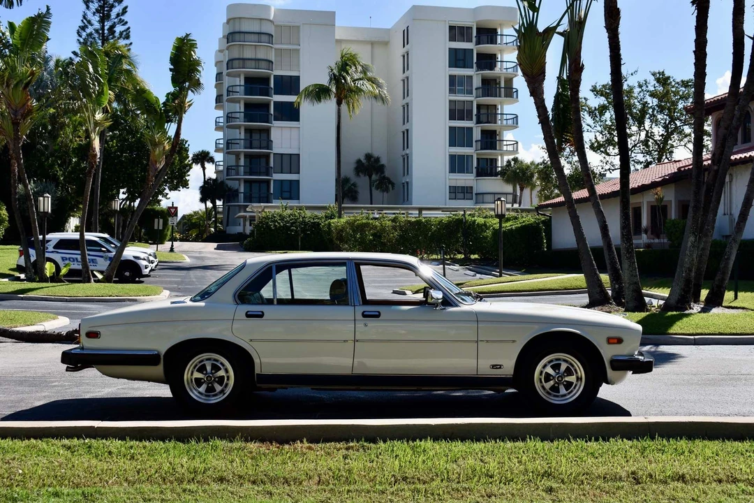 1987 Jaguar XJ Series 3 - Image 24 of 31
