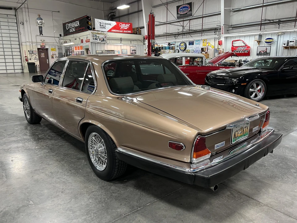 1987 Jaguar XJ Series 3 - Image 17 of 31
