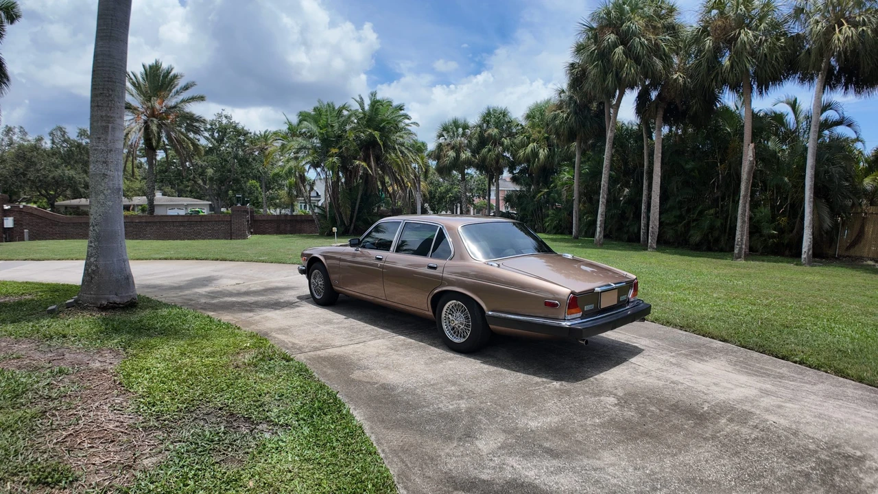 1987 Jaguar XJ Series 3 - Image 14 of 31