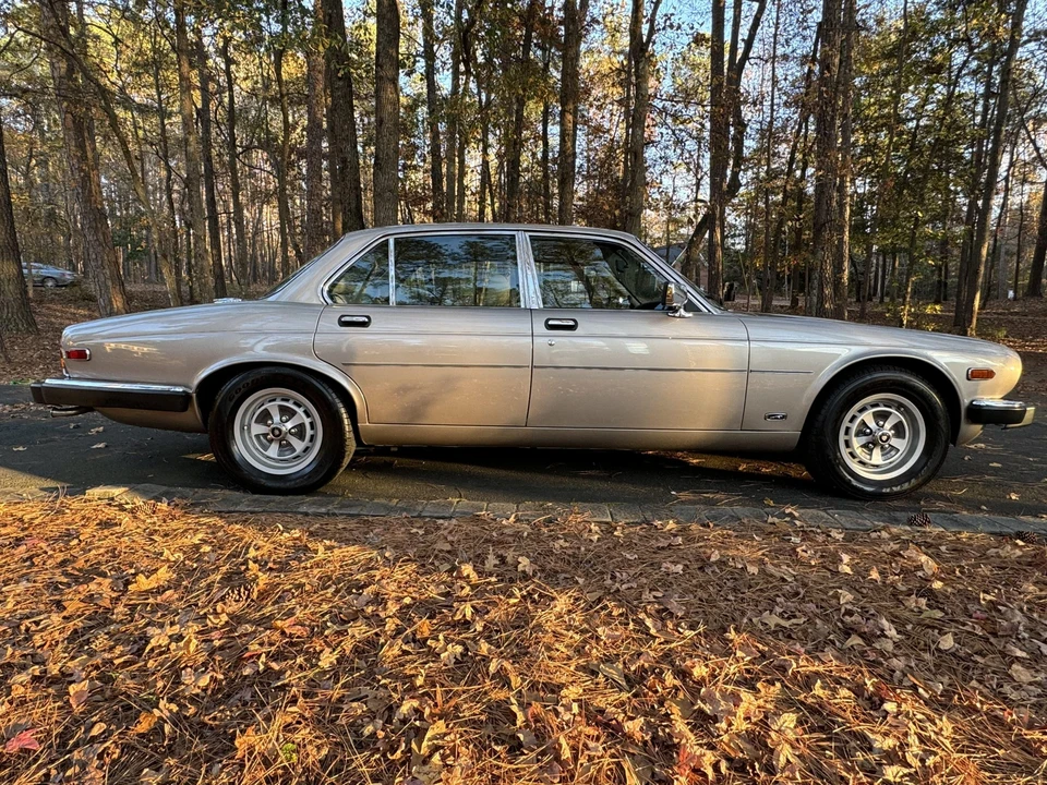 1987 Jaguar XJ Series 3 - Image 9 of 31
