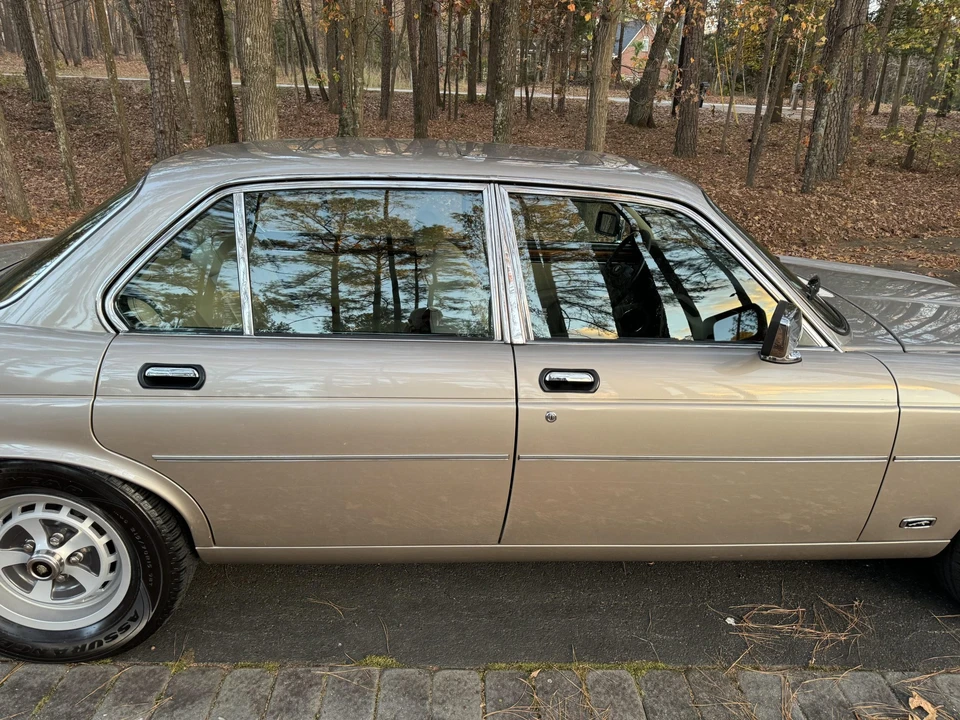 1987 Jaguar XJ Series 3 - Image 29 of 31