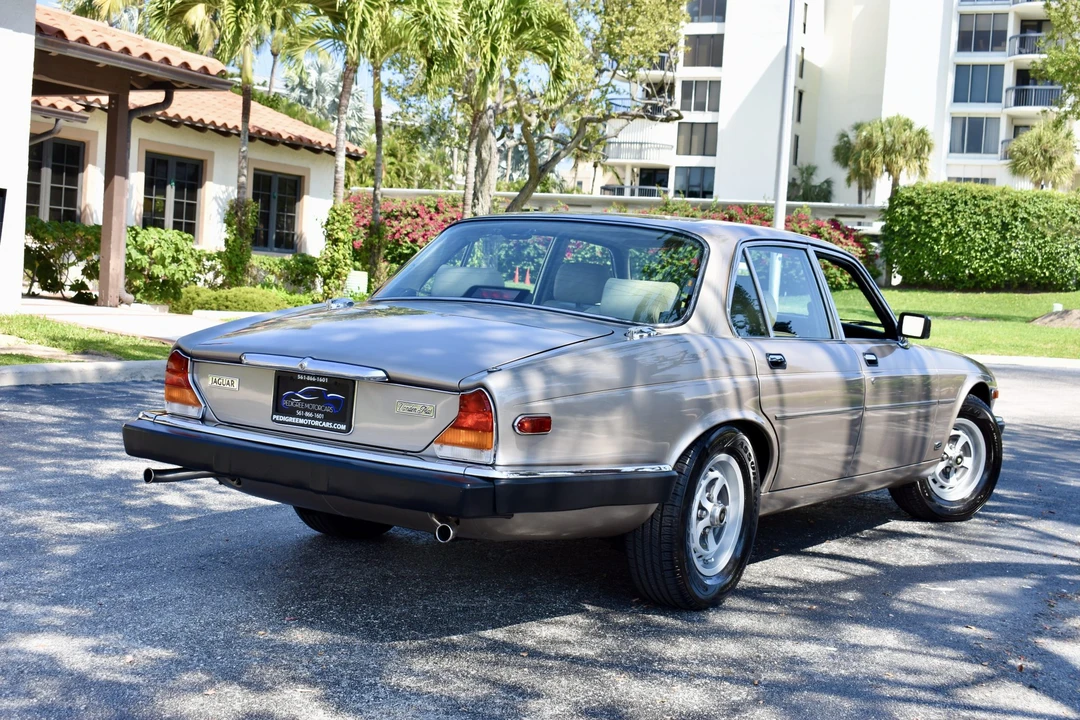 1987 Jaguar XJ Series 3 - Image 13 of 31