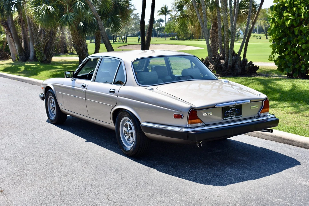 1987 Jaguar XJ Series 3 - Image 10 of 31