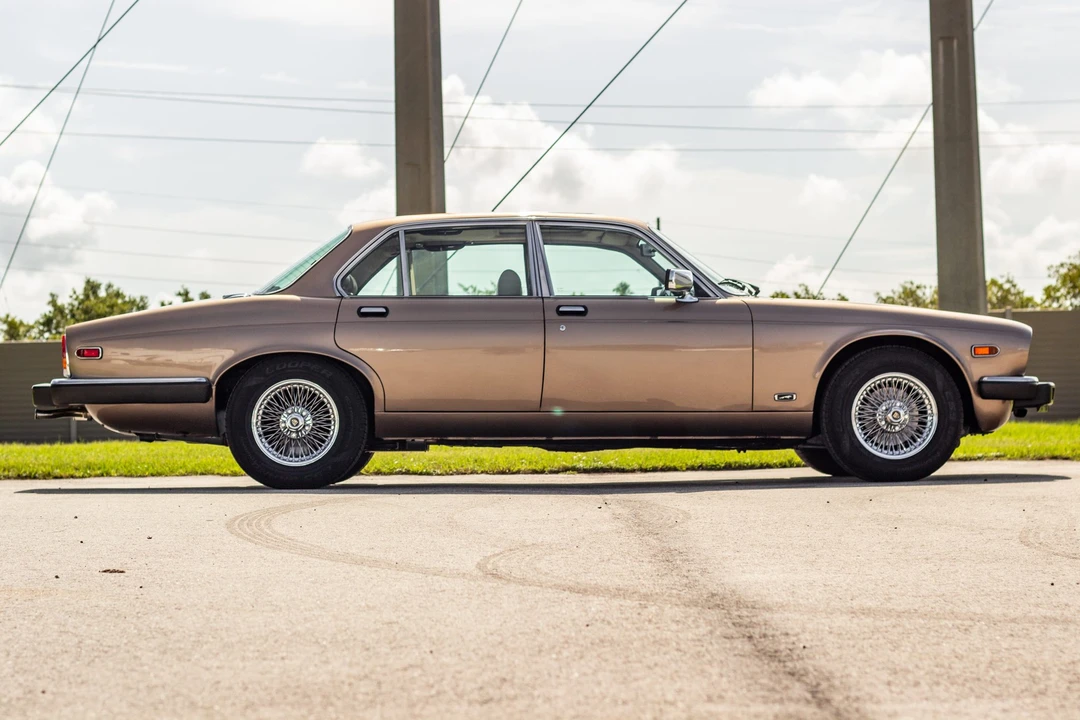 1987 Jaguar XJ Series 3 - Image 8 of 31