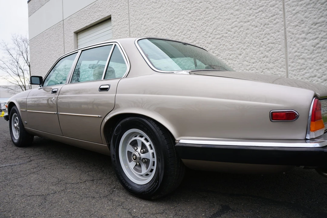 1987 Jaguar XJ Series 3 - Image 10 of 31