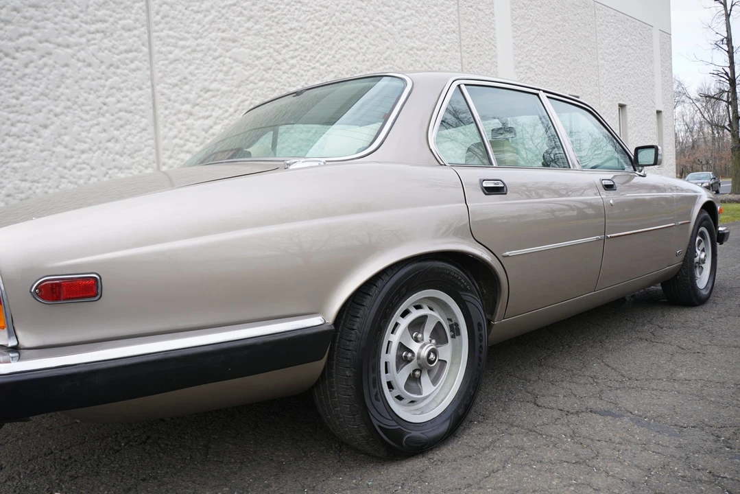 1987 Jaguar XJ Series 3 - Image 7 of 31
