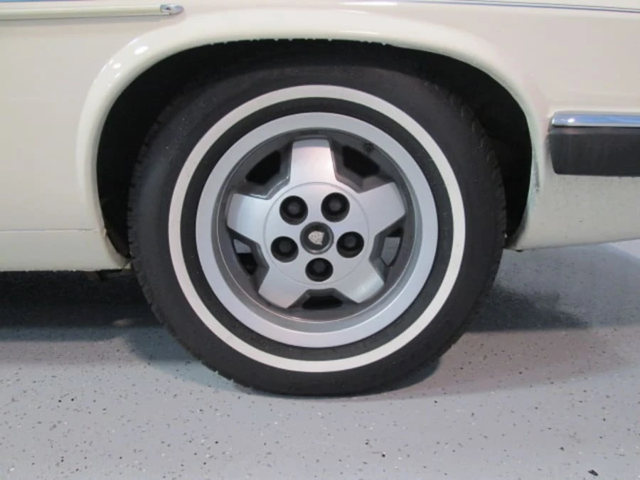 1987 Jaguar XJS - Image 9 of 11