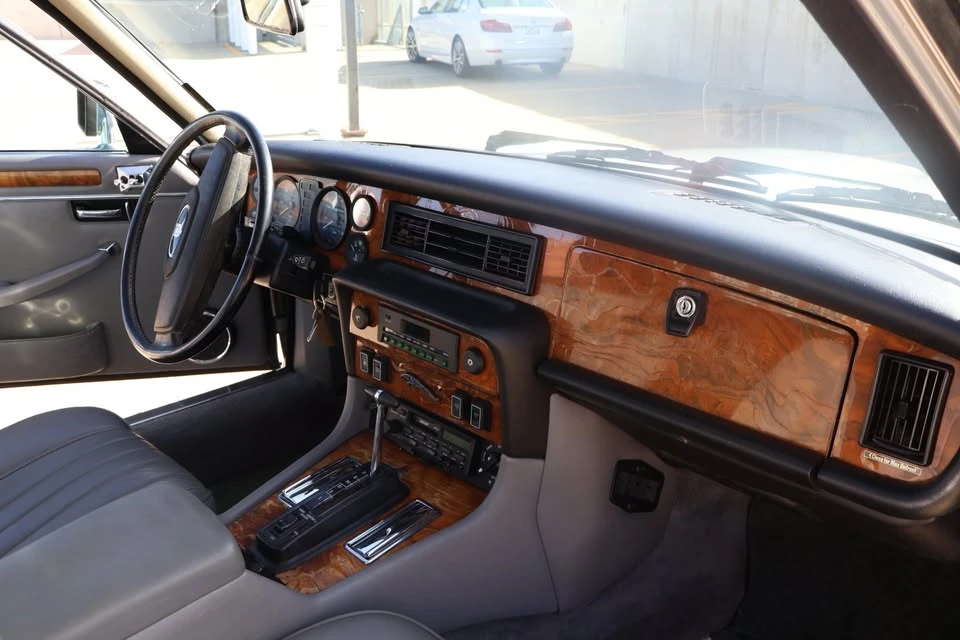 1987 Jaguar XJ40 XJ - Image 12 of 18