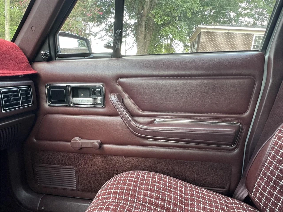 1987 Jeep XJ Cherokee - Image 15 of 22