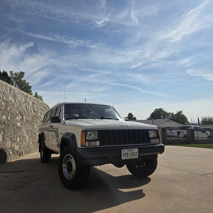 1987 Jeep Comanche - Image 10 of 31
