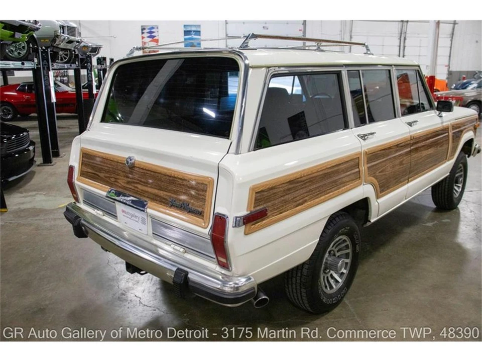 1987 Jeep SJ Grand Wagoneer - Image 16 of 31