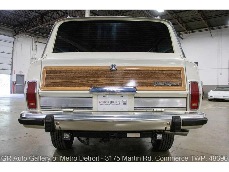 1987 Jeep SJ Grand Wagoneer - Image 6 of 31