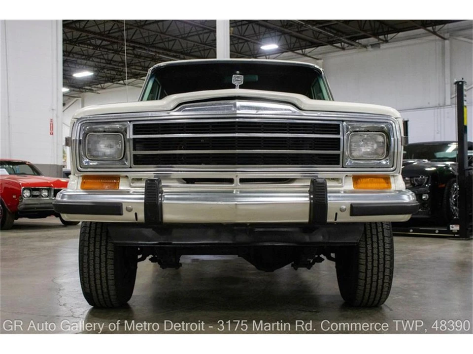1987 Jeep SJ Grand Wagoneer - Image 12 of 31