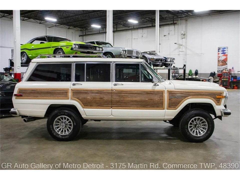 1987 Jeep SJ Grand Wagoneer - Image 8 of 31