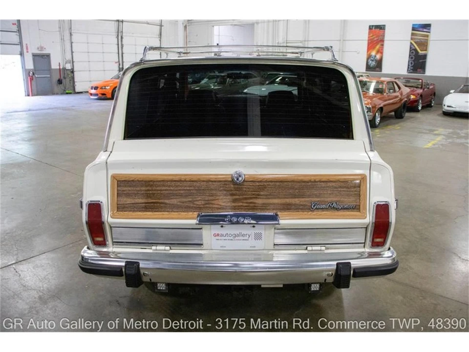 1987 Jeep SJ Grand Wagoneer - Image 5 of 31