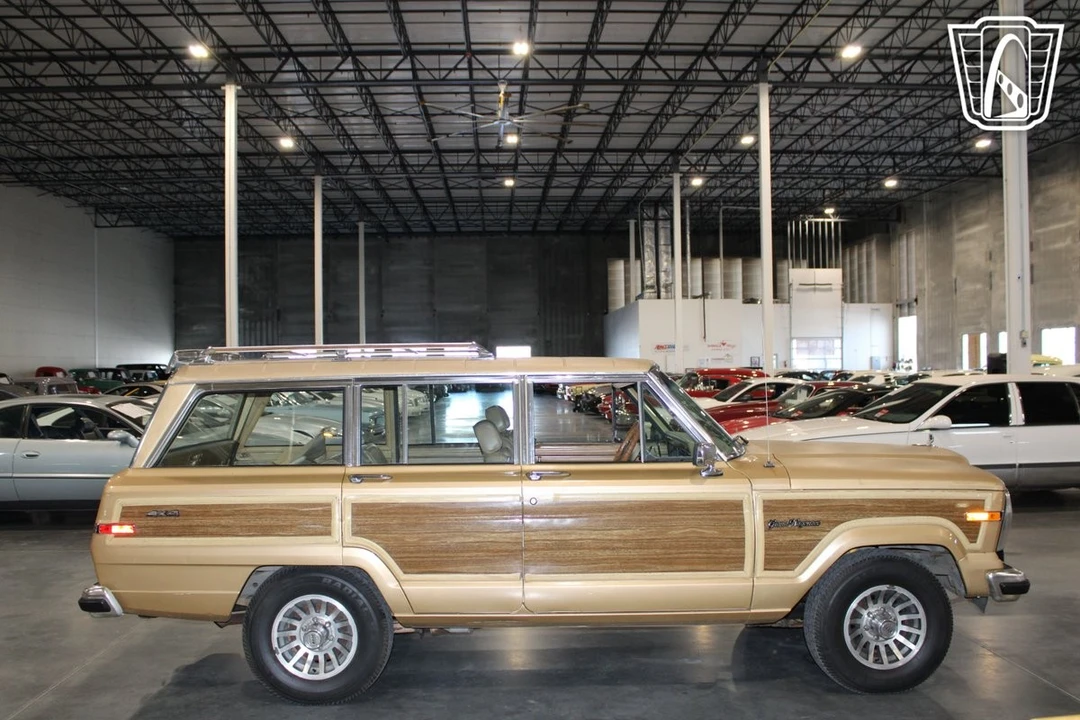 1987 Jeep SJ Wagoneer - Image 7 of 12