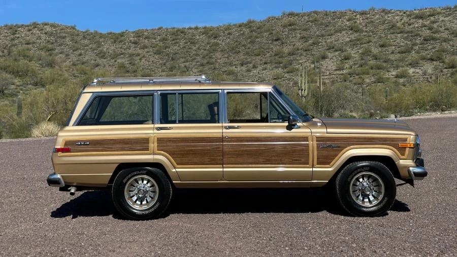 1987 Jeep SJ Grand Wagoneer - Image 2 of 10