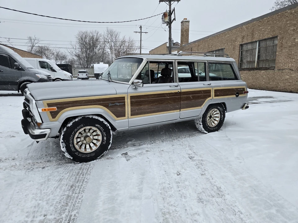 1987 Jeep SJ Grand Wagoneer - Image 14 of 31