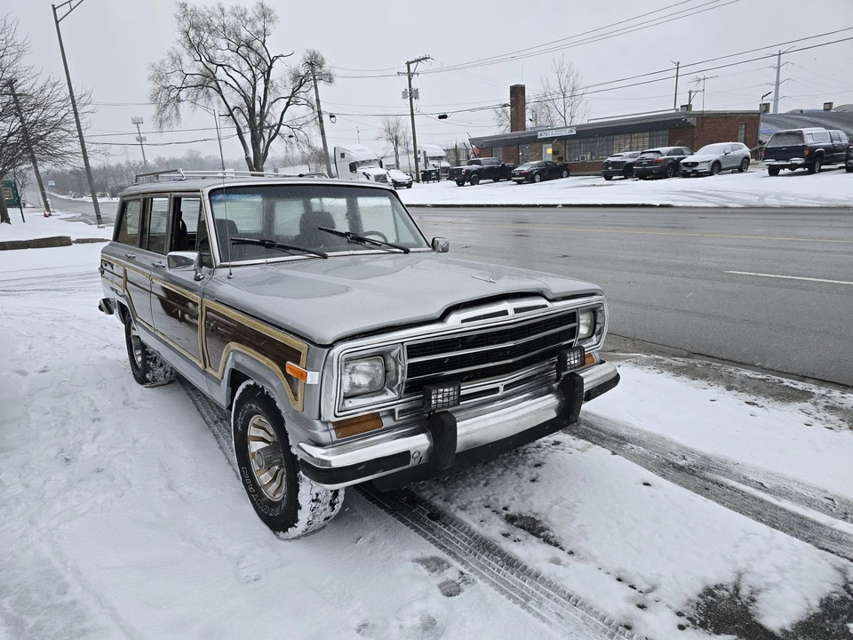 1987 Jeep SJ Grand Wagoneer - Image 6 of 31
