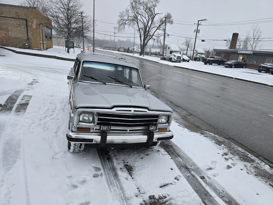 1987 Jeep SJ Grand Wagoneer - Image 4 of 31