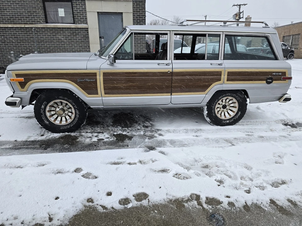 1987 Jeep SJ Grand Wagoneer - Image 9 of 31