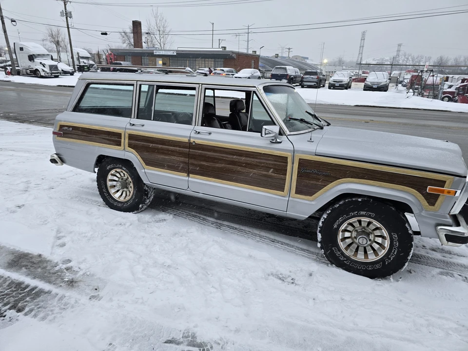 1987 Jeep SJ Grand Wagoneer - Image 20 of 31
