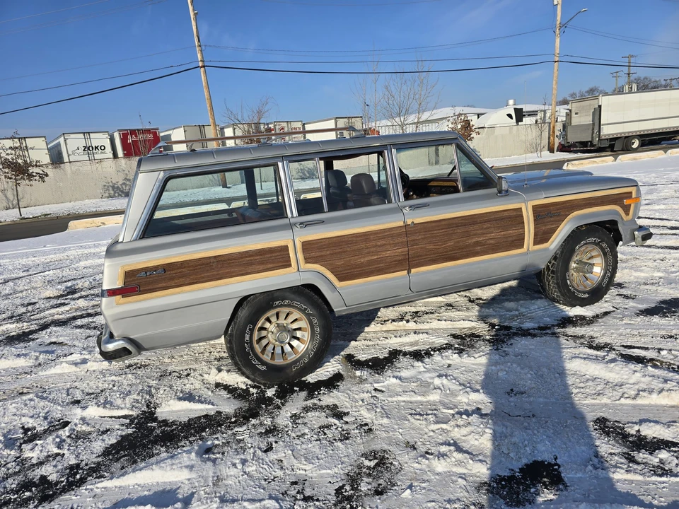 1987 Jeep SJ Grand Wagoneer - Image 15 of 31