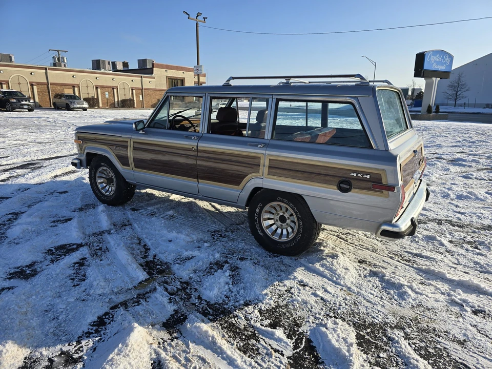 1987 Jeep SJ Grand Wagoneer - Image 25 of 31