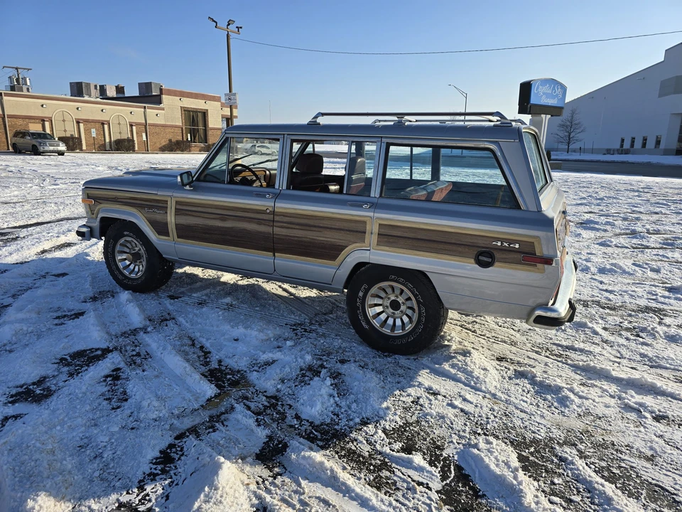 1987 Jeep SJ Grand Wagoneer - Image 27 of 31