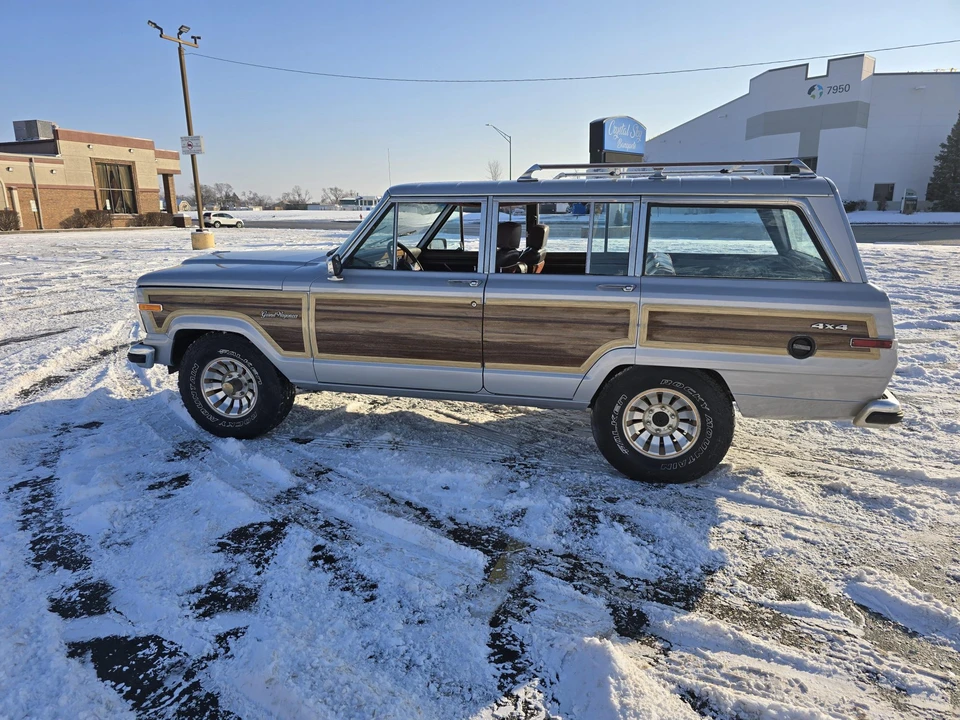 1987 Jeep SJ Grand Wagoneer - Image 28 of 31