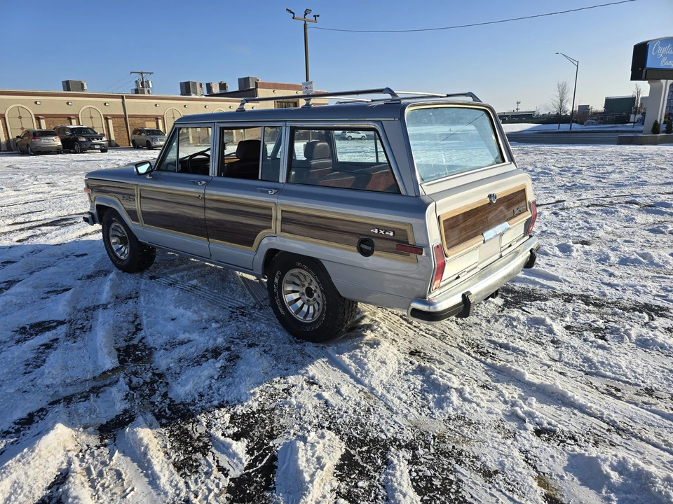 1987 Jeep SJ Grand Wagoneer - Image 23 of 31