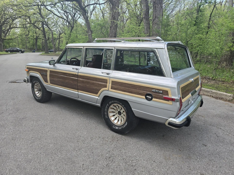 1987 Jeep SJ Grand Wagoneer - Image 8 of 31