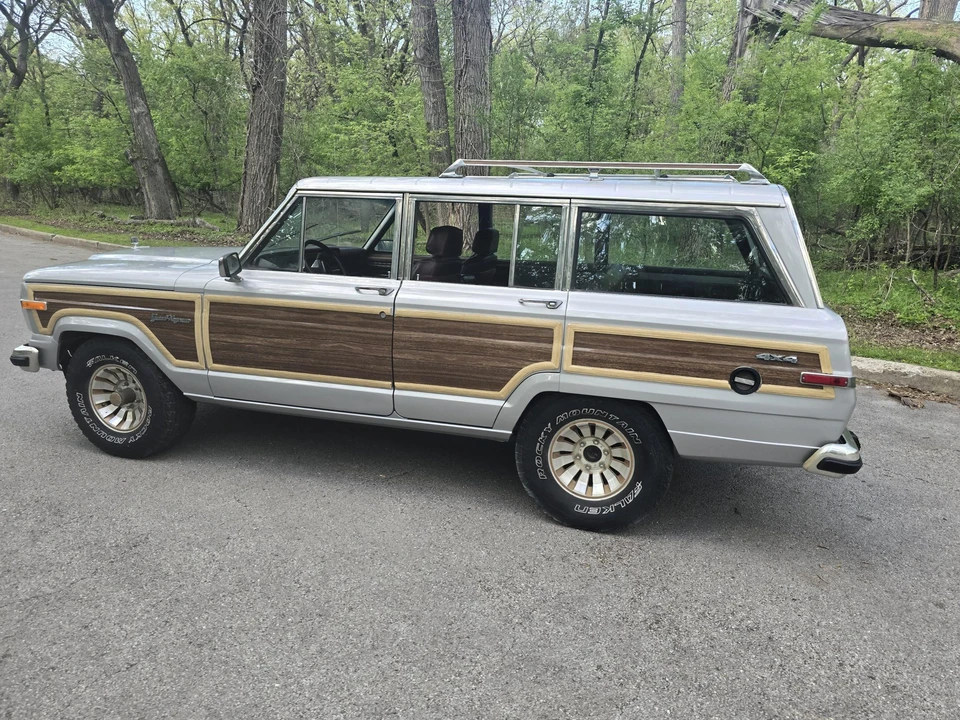 1987 Jeep SJ Grand Wagoneer - Image 9 of 31
