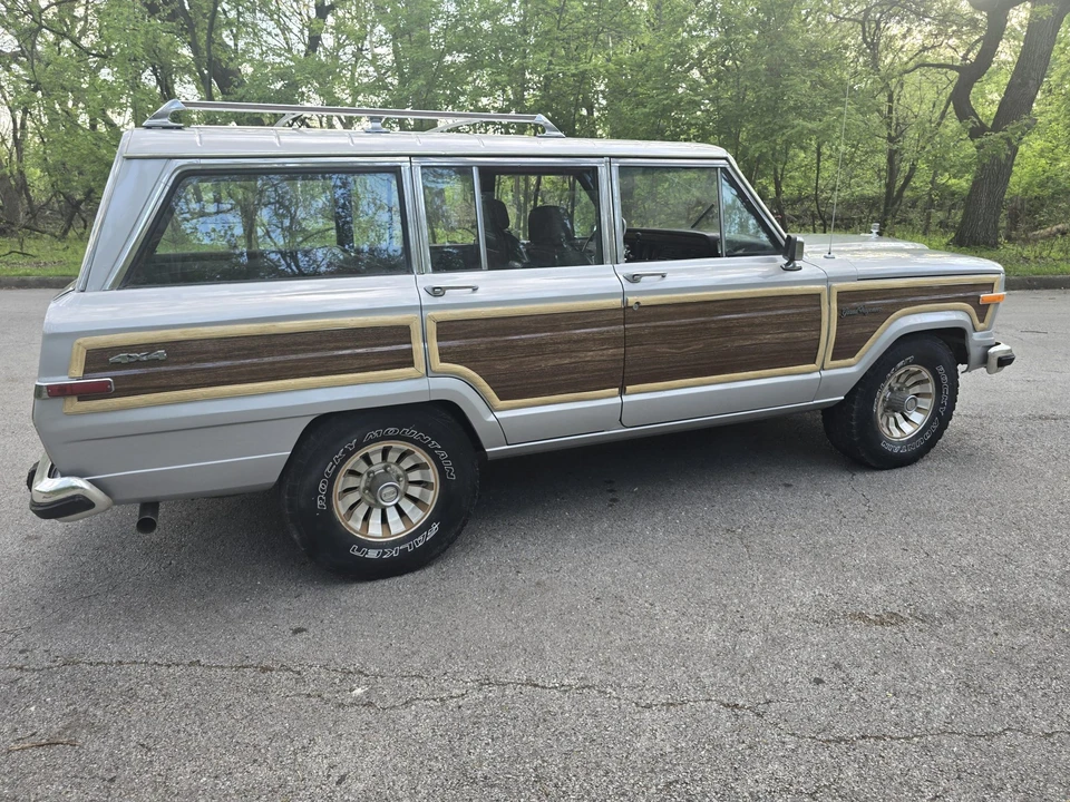 1987 Jeep SJ Grand Wagoneer - Image 5 of 31
