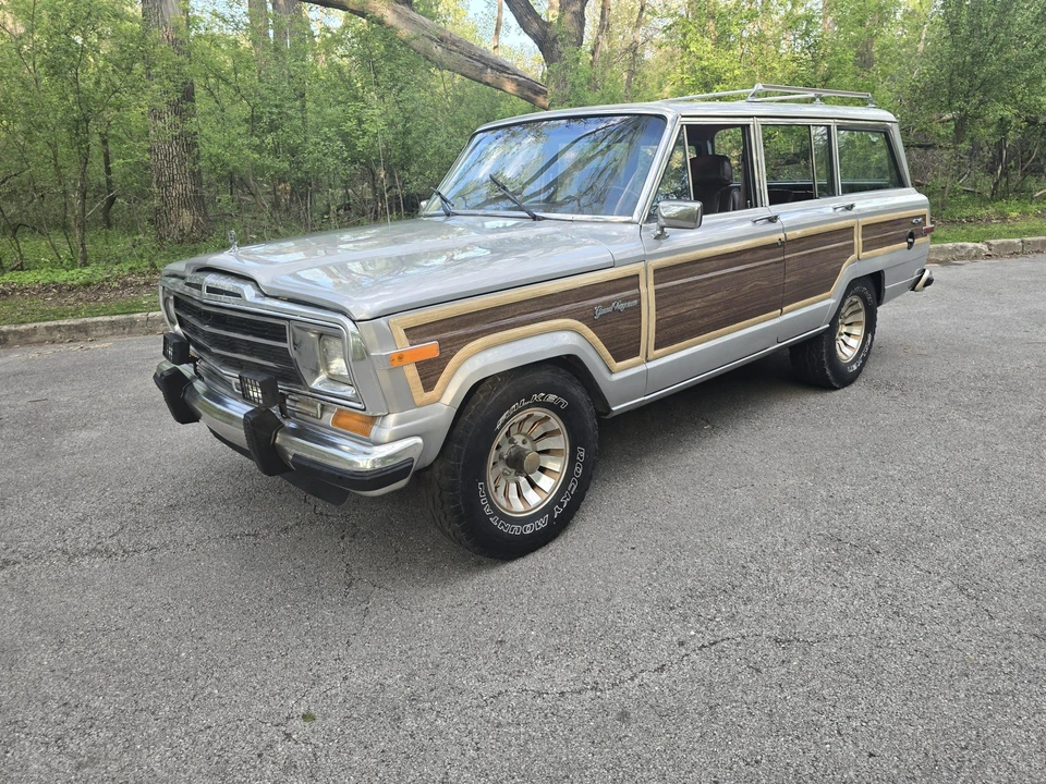 1987 Jeep SJ Grand Wagoneer - Image 4 of 31