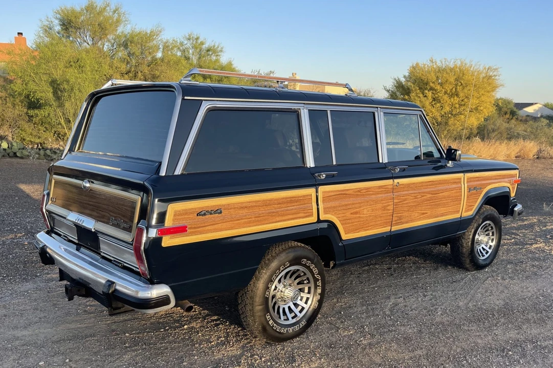 1987 Jeep SJ Grand Wagoneer - Image 9 of 31