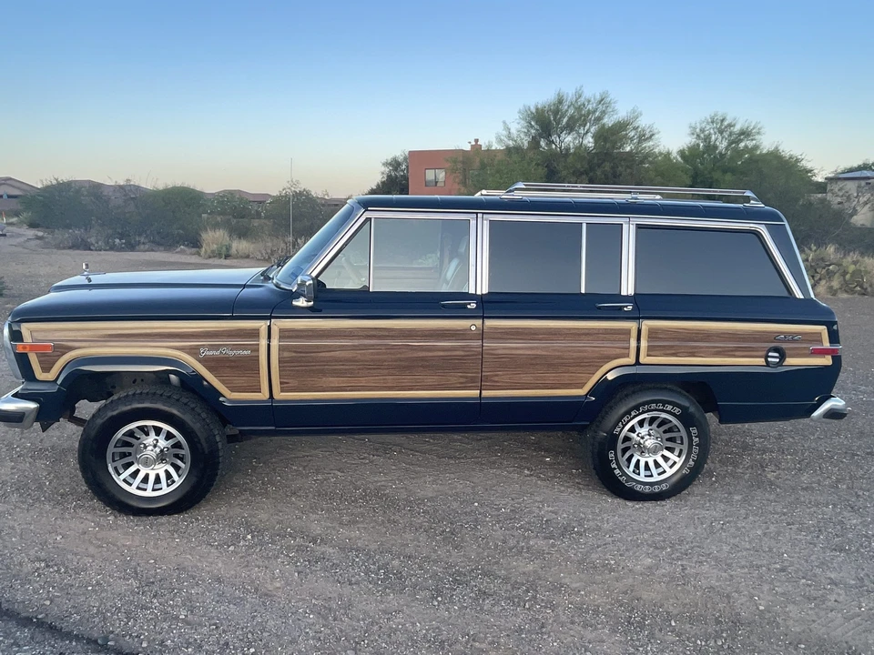 1987 Jeep SJ Grand Wagoneer - Image 15 of 31