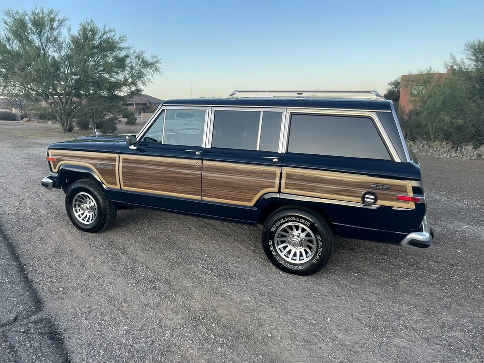1987 Jeep SJ Grand Wagoneer - Image 14 of 31