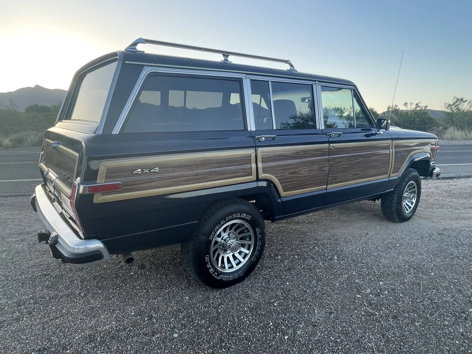 1987 Jeep SJ Grand Wagoneer - Image 10 of 31