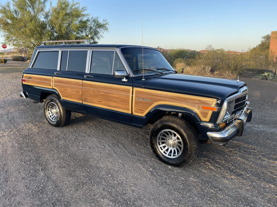 1987 Jeep SJ Grand Wagoneer - Image 6 of 31