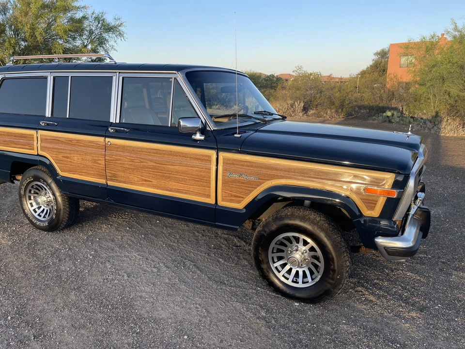 1987 Jeep SJ Grand Wagoneer - Image 18 of 31