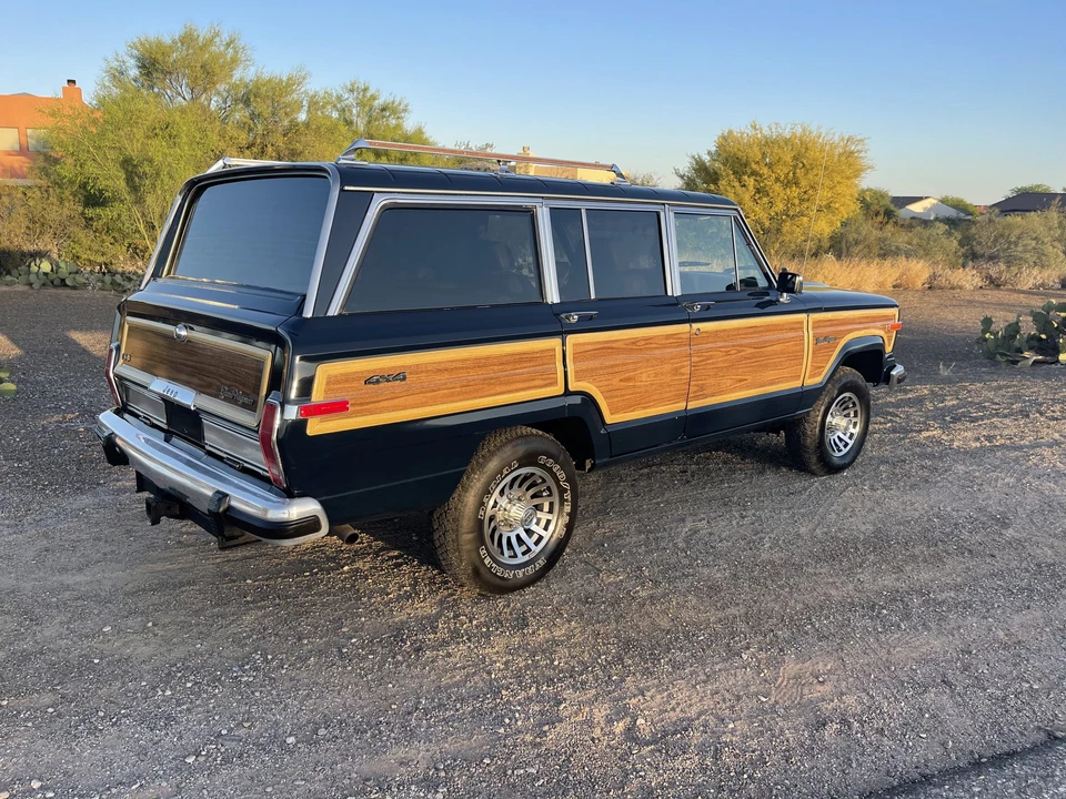 1987 Jeep SJ Grand Wagoneer - Image 8 of 31