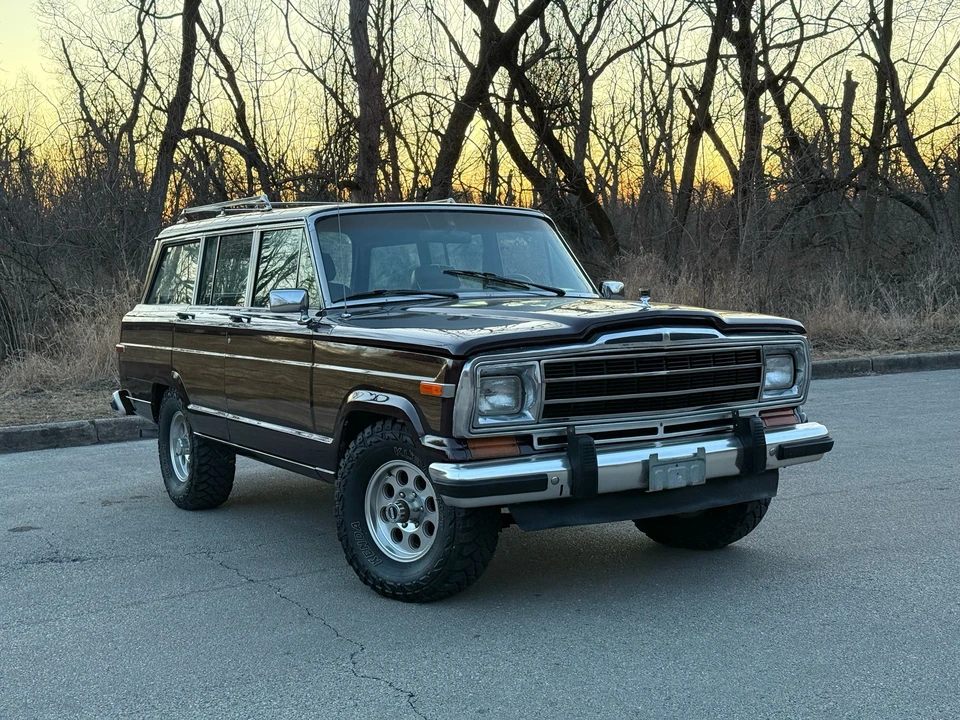 1987 Jeep SJ Grand Wagoneer - Image 14 of 31
