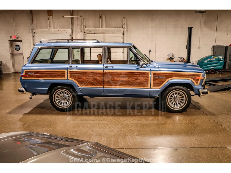 1987 Jeep SJ Grand Wagoneer - Image 10 of 31