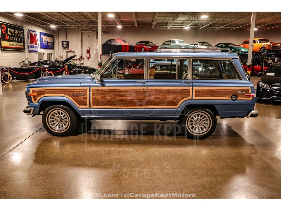 1987 Jeep SJ Grand Wagoneer - Image 5 of 31