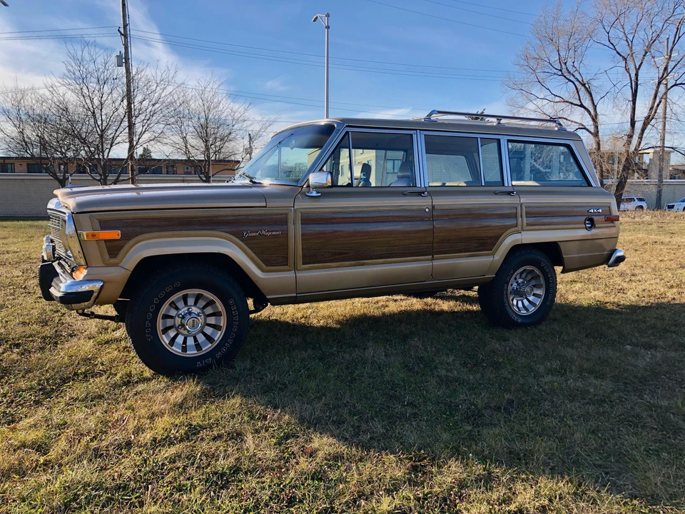 1987 Jeep SJ Grand Wagoneer - Image 14 of 31