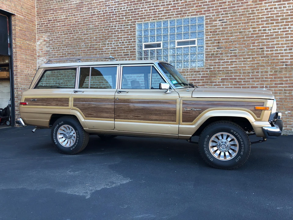 1987 Jeep SJ Grand Wagoneer - Image 24 of 31